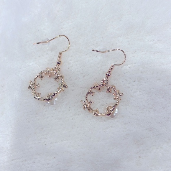 Spring Honey Bee Hoop Drop Dainty Floral Zinc Alloy Earrings - Picture 4 of 5